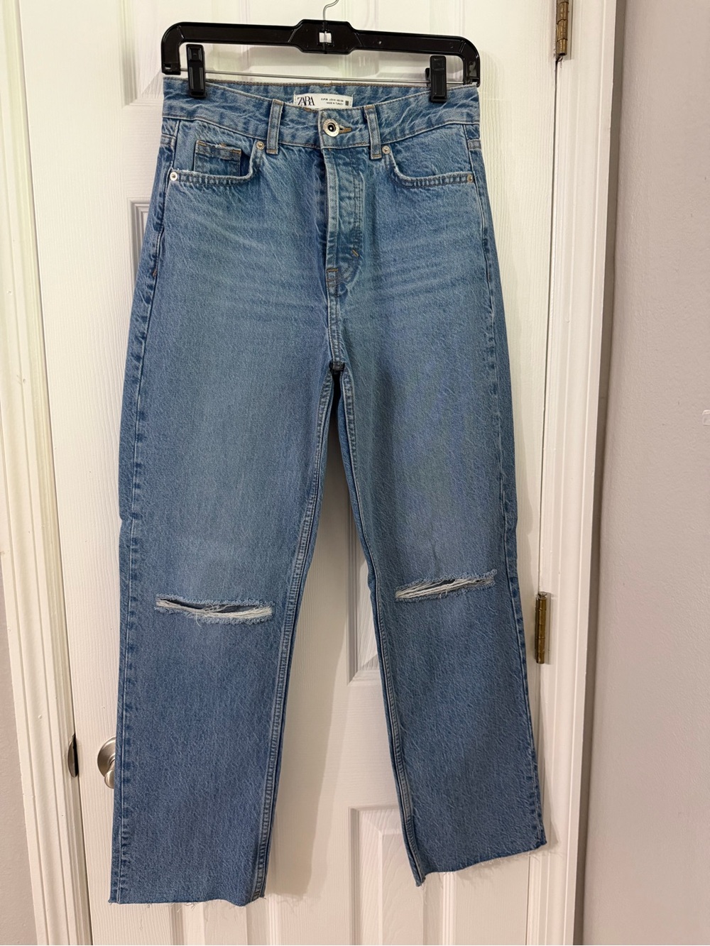 ZARA Medium Blue Distressed Knee Straight Jeans